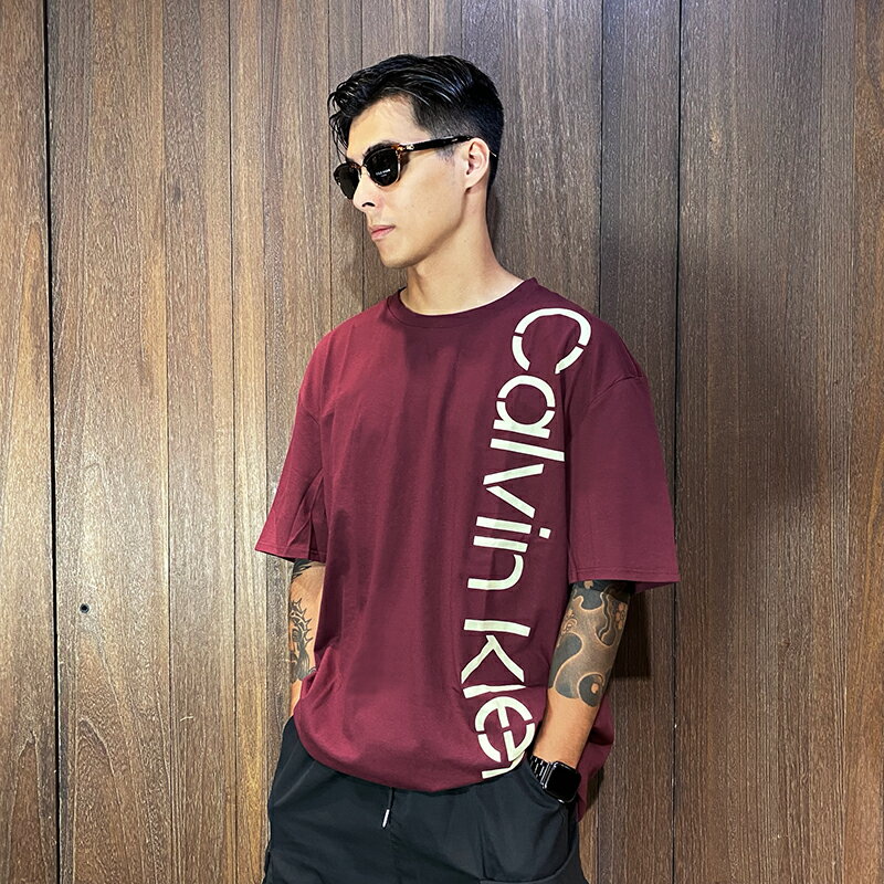 美國百分百【全新真品】Calvin Klein 短袖 棉質 休閒 T恤 CK 上衣 logo 短T 酒紅 CP85