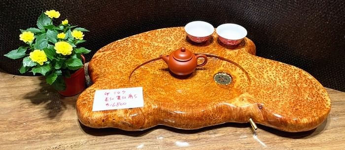杉木瘤老料滿瘤花精品茶盤，編號G547，尺寸 長50，寬32，厚5公分，大時代蘇老闆特別訂制精挑細選倒格杉木滿瘤茶盤！非常稀有珍貴，極品等級，歡迎珍收！