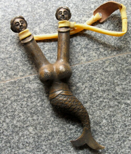 古玩雜項 銅器收藏 黃銅雙頭美人魚彈弓擺件 收藏玩樂1入