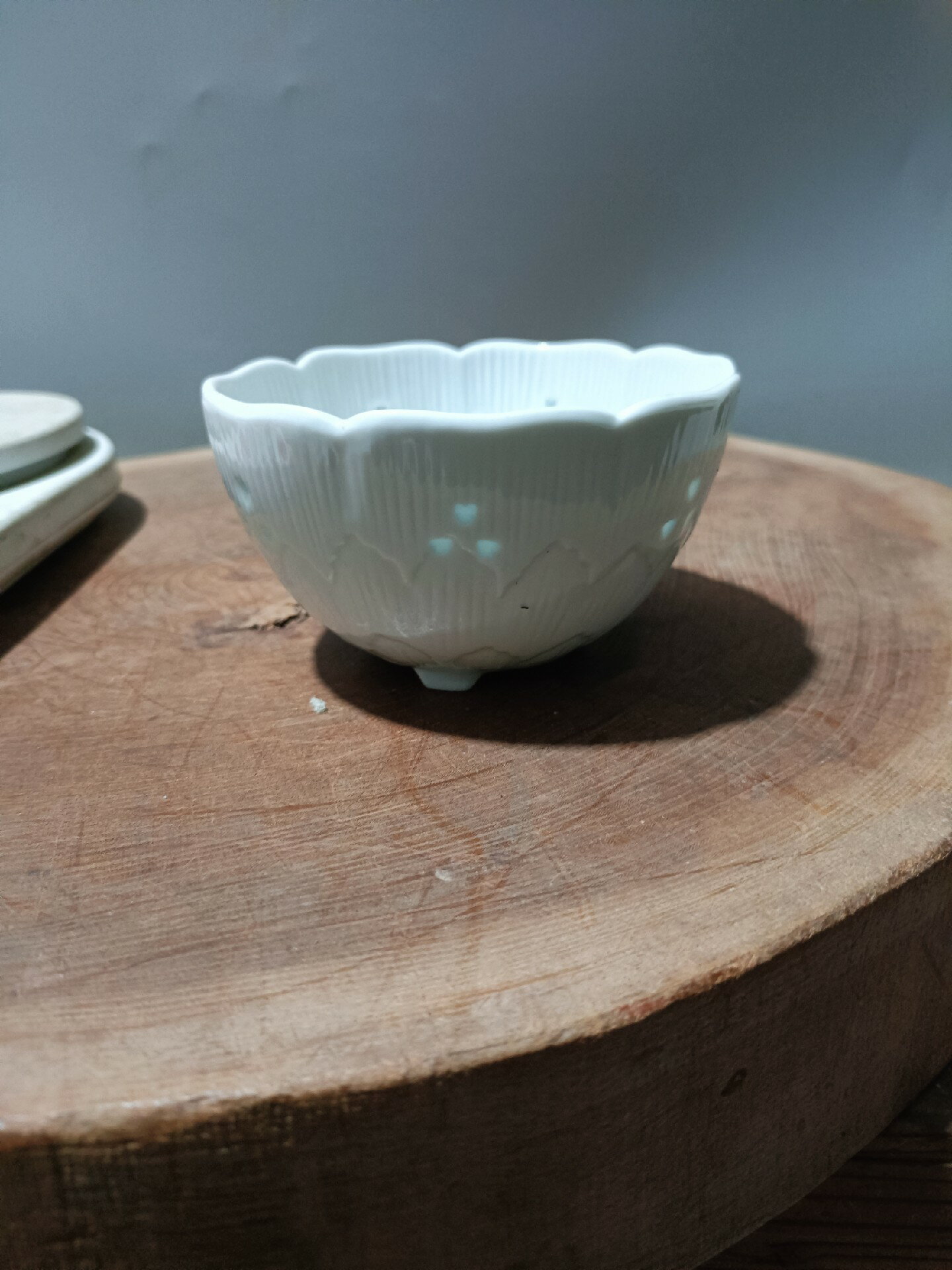 日本迴流瓷器昭和時期京燒玲瓏瓷蓮 花蕊紋小缽盤碟皿，白瓷。全