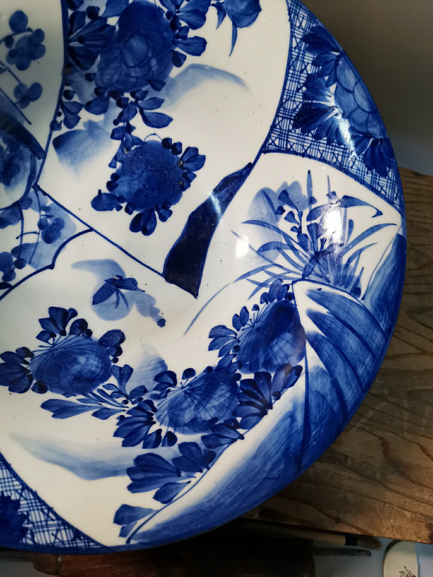 日本回流瓷器古董明治時期青花大盤缽開窗四君子圖梅蘭竹菊。畫工