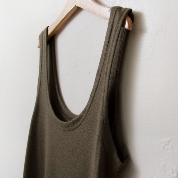 韓國流行休閒U領素面背心-14色~funsgirl芳子時尚【A190615】 1