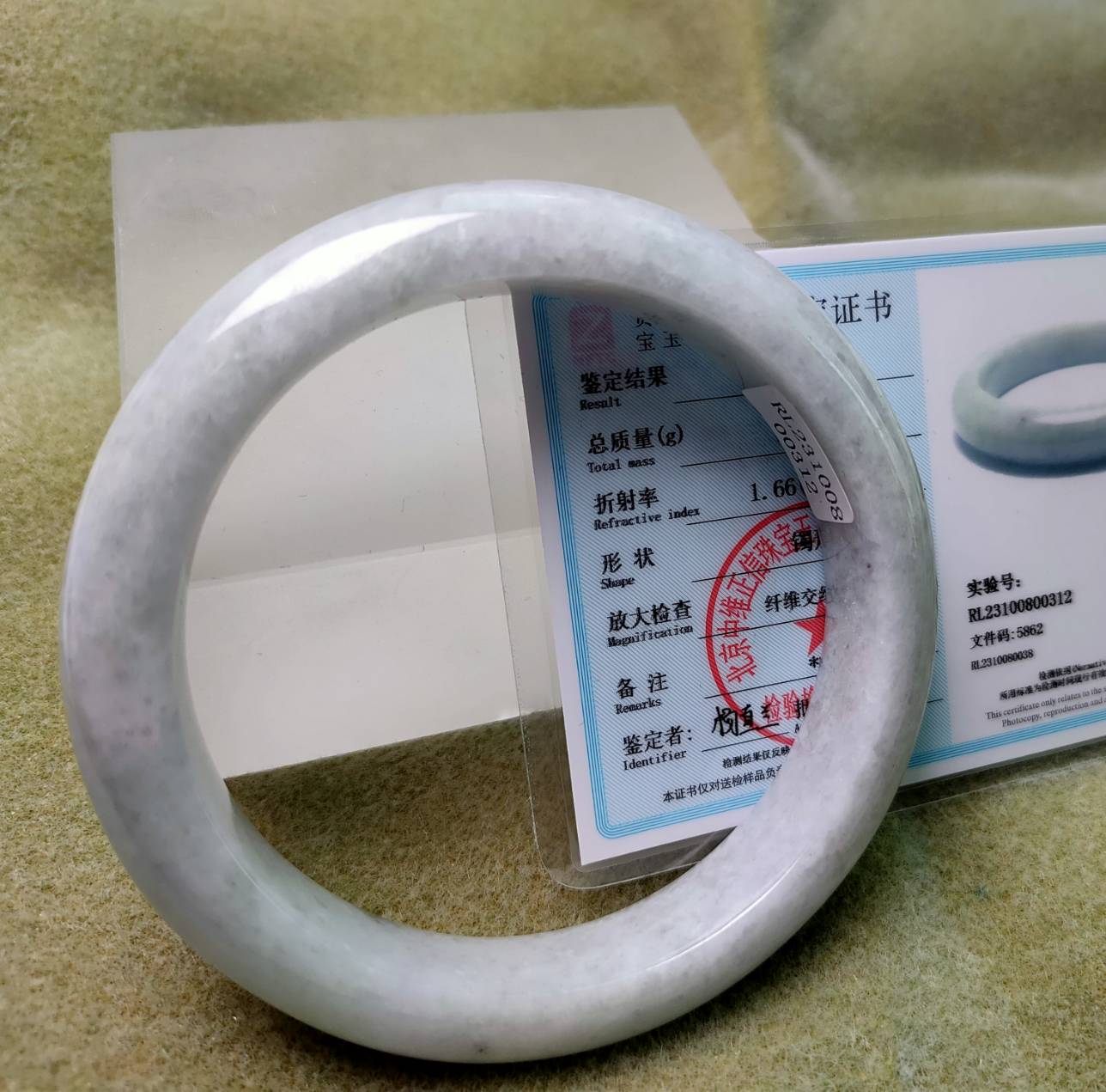 烏雞白特色翡翠手鐲 #62 (62.1*13.5*9.7mm) - 天然翡翠緬甸玉A貨