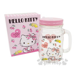 〔小禮堂〕Hello Kitty 玻璃梅森杯附蓋《透明.粉蓋.側坐.櫻桃》500ml.寬口馬克杯