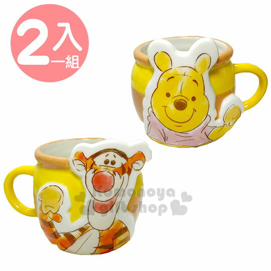 小禮堂 迪士尼 小熊維尼 造型陶瓷馬克杯組《黃白.招手》230ml.茶杯.咖啡杯.對杯