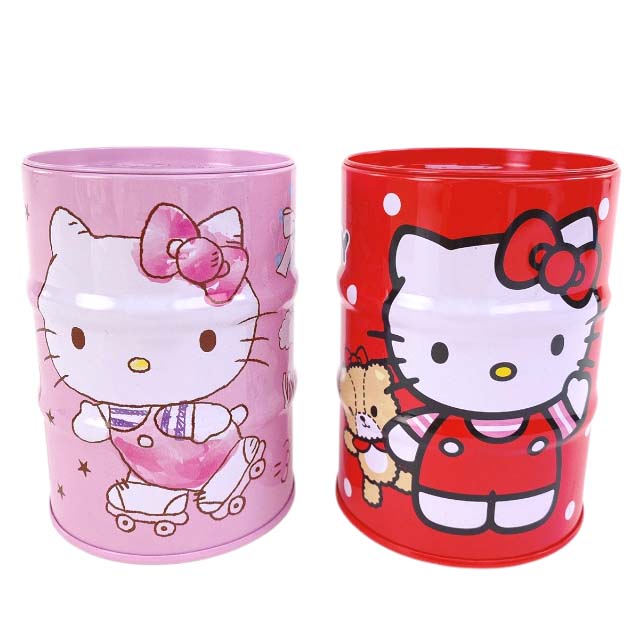 小禮堂 Hello Kitty 鐵製油桶型存錢筒 (2款隨機)
