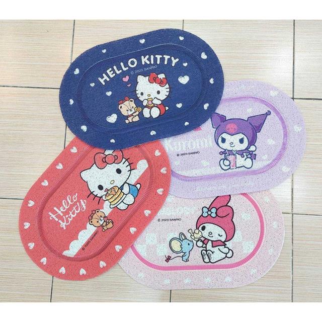 小禮堂 Sanrio 三麗鷗 橢圓刮泥絲圈地墊 Kitty 美樂蒂 酷洛米