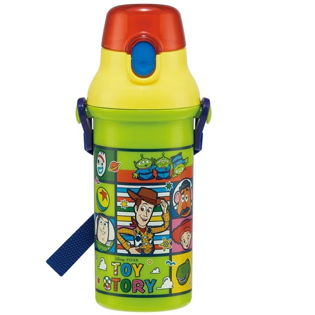 小禮堂 Skater 迪士尼 玩具總動員 兒童彈蓋直飲水壺附背帶 480ml PSB5SANAG (綠方格角色)