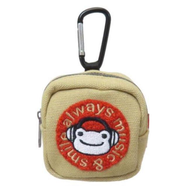 小禮堂 Pickles the Frog 泡菜蛙 方形迷你收納包 (卡其耳機款)