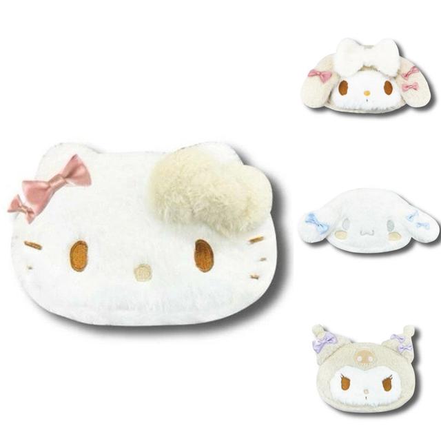 小禮堂 Sanrio 三麗鷗 絨毛造型化妝包 (冬季白色款) Kitty 美樂蒂 酷洛米 大耳狗