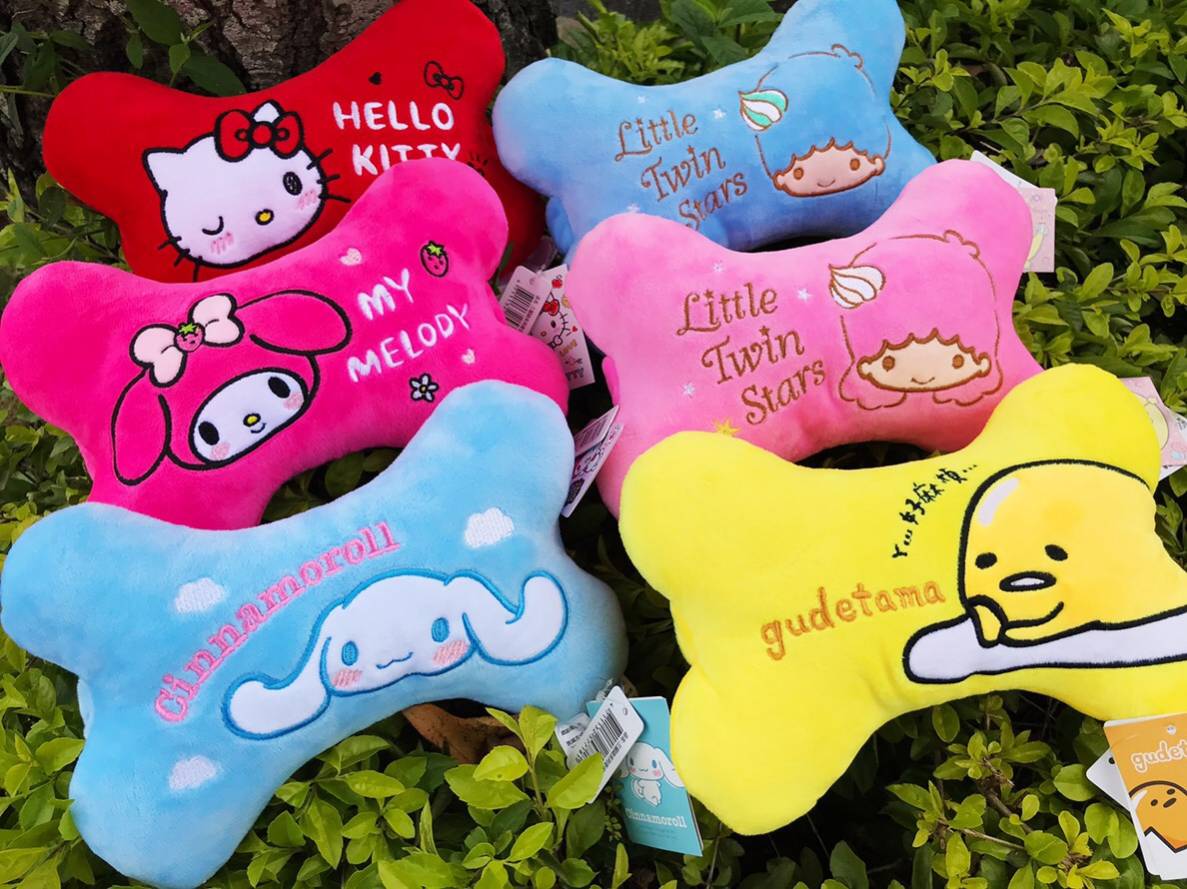 正版 三麗鷗 抱枕 靠墊 車枕 午睡枕 骨頭 HELLO KITTY 美樂蒂 雙子星 大耳狗 蛋黃哥 T00120361
