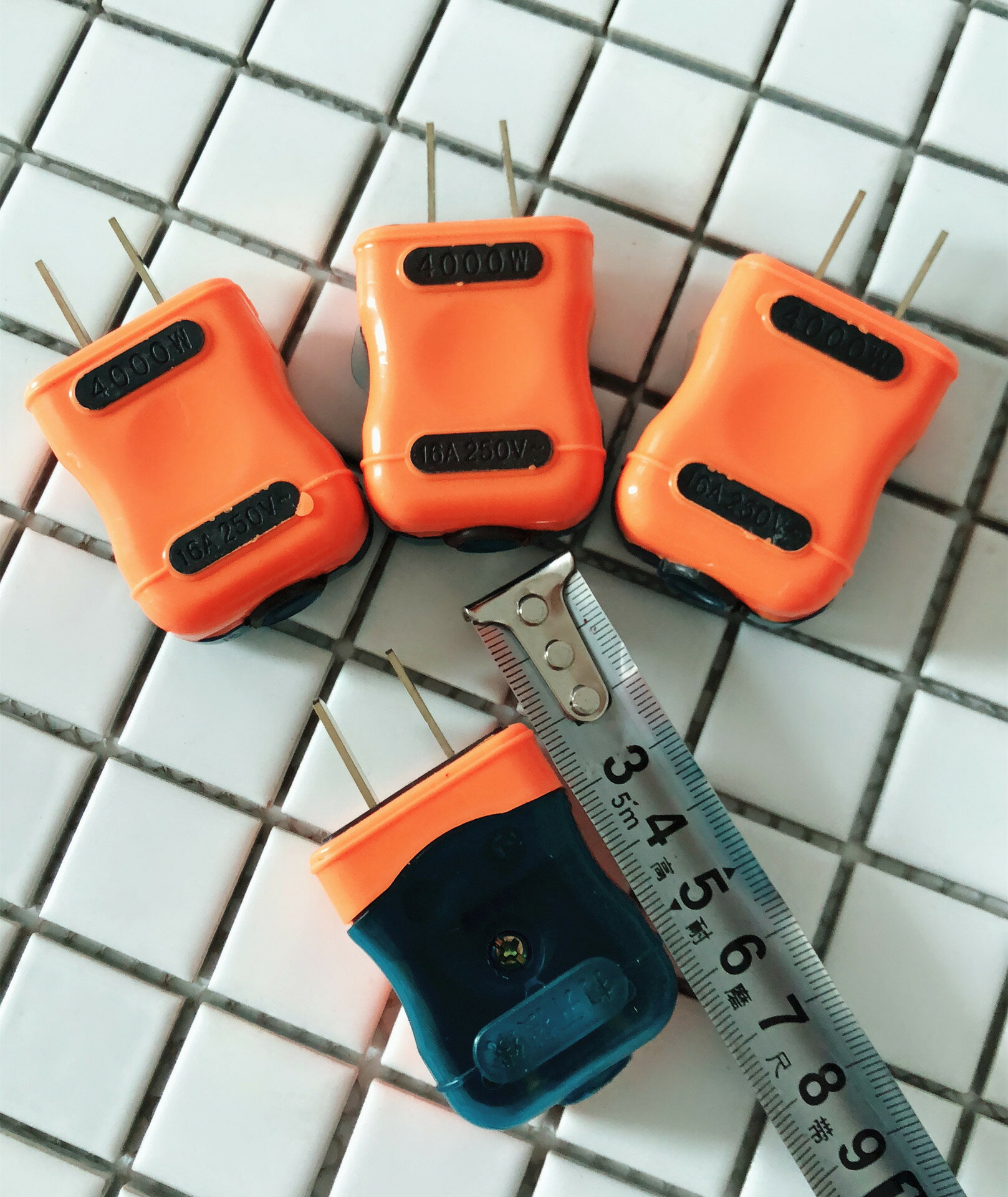 新款 百貨插銷電源兩項插頭兩元家居五金小商品中國大陸弱電 3