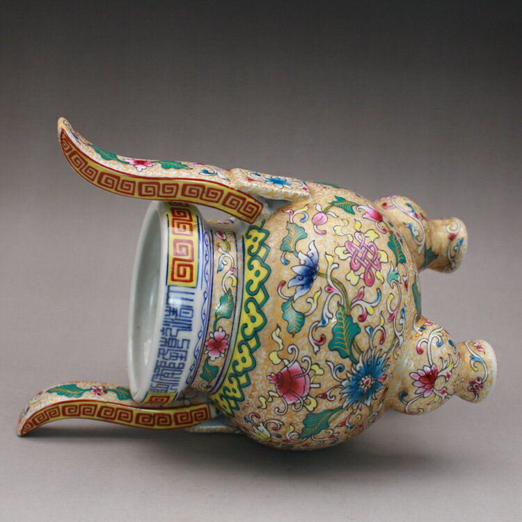 粉彩 三足鼎
