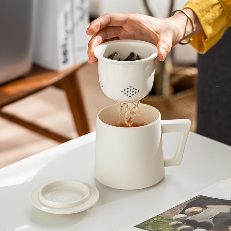 大容量陶瓷馬克杯茶杯帶蓋過濾水杯辦公家用泡茶杯子茶水分離定制 全館免運