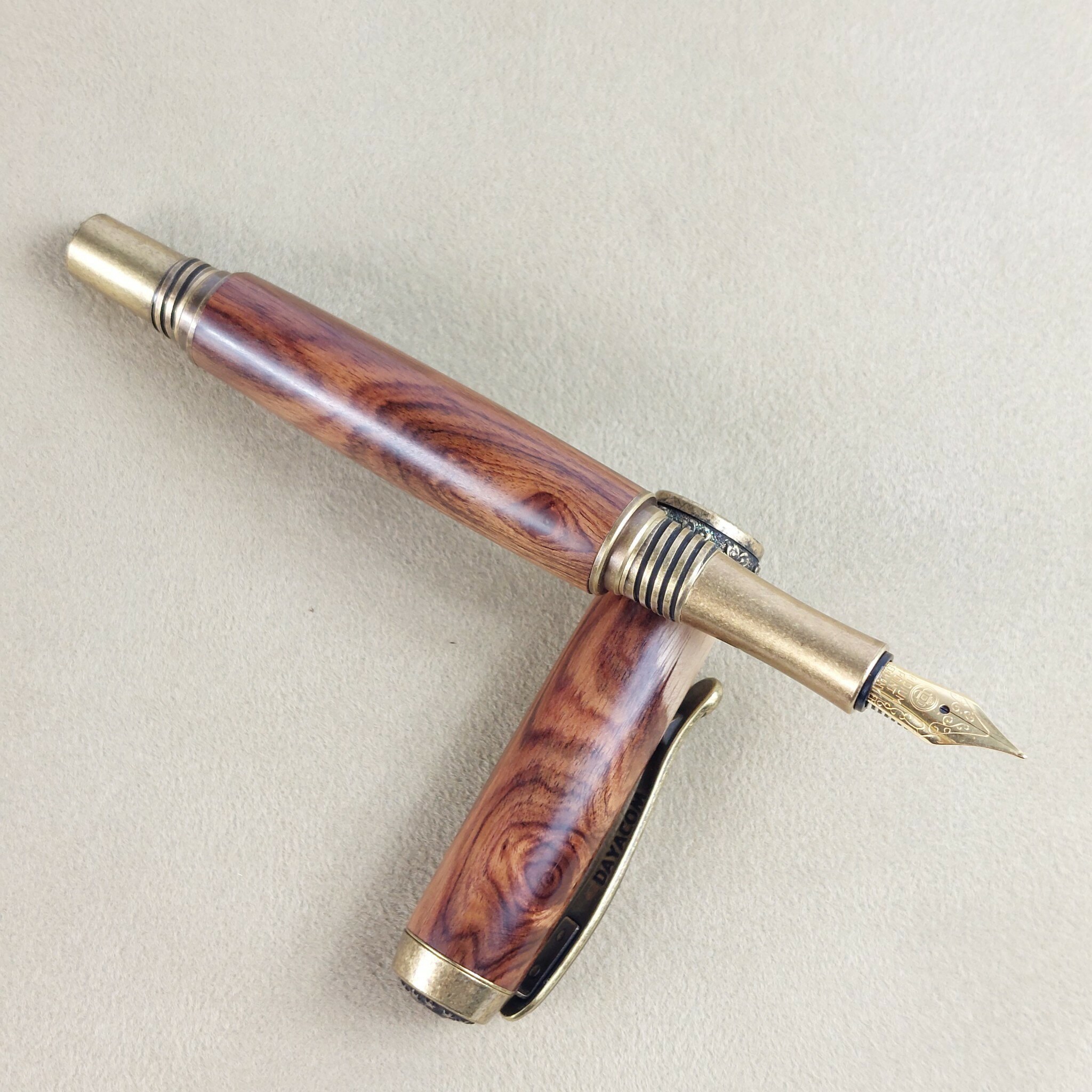 紅酸枝鋼筆#KOBE手工筆 #貝殼筆 #古典筆 #玫瑰原子筆 #太極筆 #手工筆 #手工鋼珠筆 #手工鋼筆 #手工原子筆 #手工自動鉛筆 #手工工程筆
