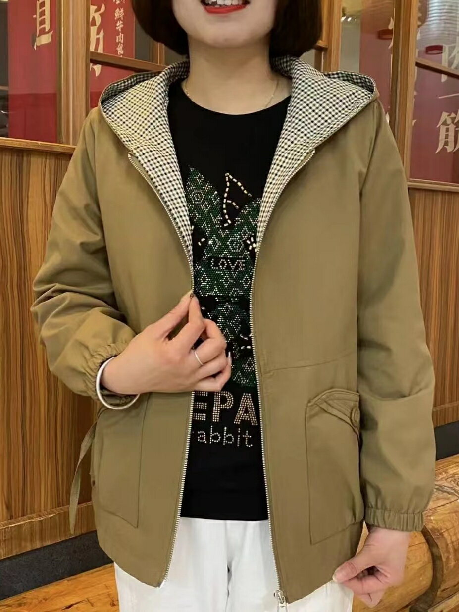 媽媽春秋外套連帽短款風衣2024年新款中年女裝大碼寬松洋氣夾克衫【淘夢屋】