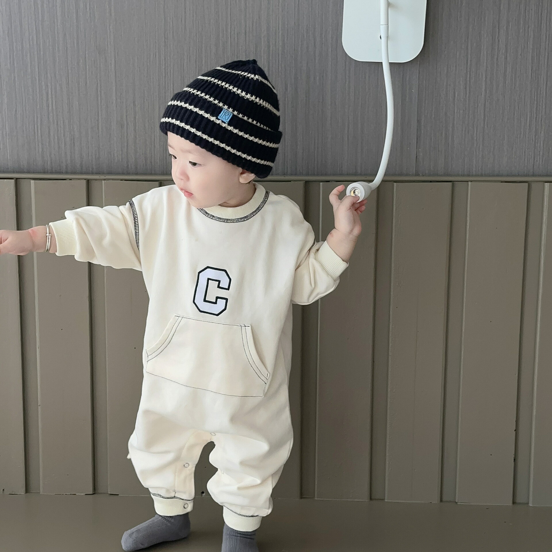 嬰兒春季外出服韓版童裝寶寶長袖哈衣男童C字母連體衣春款包屁衣