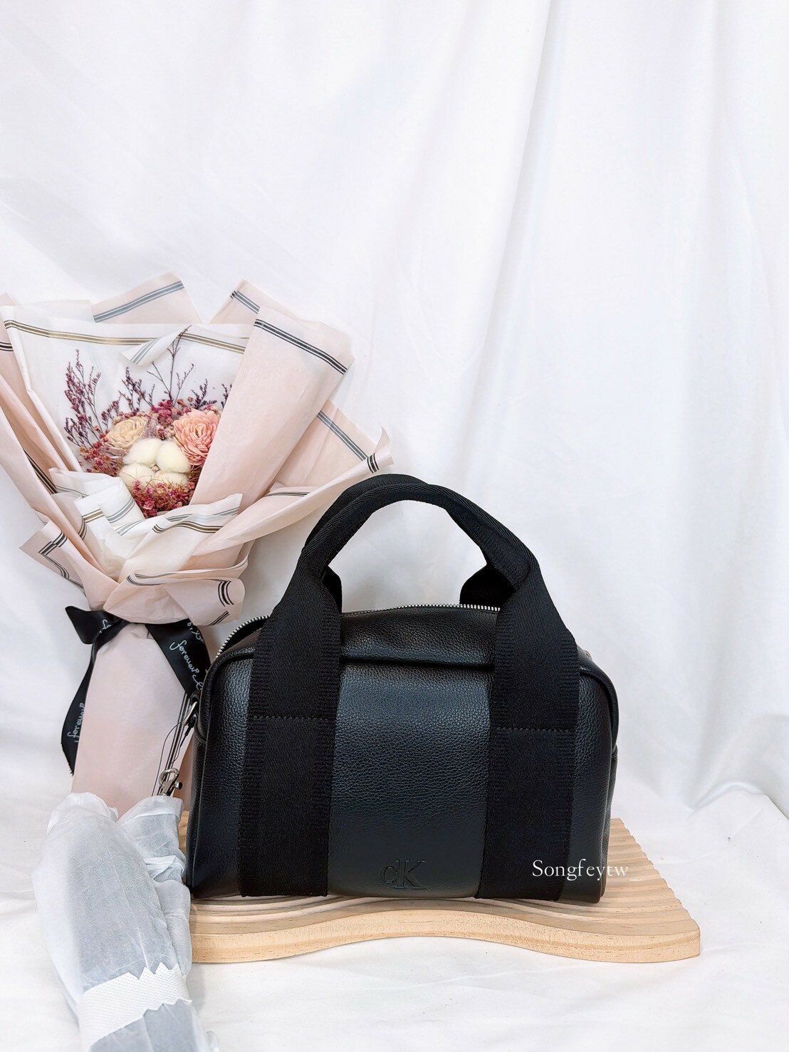 美國代購🇺🇸台灣現貨 CK 枕頭波士頓 斜背包 手提包