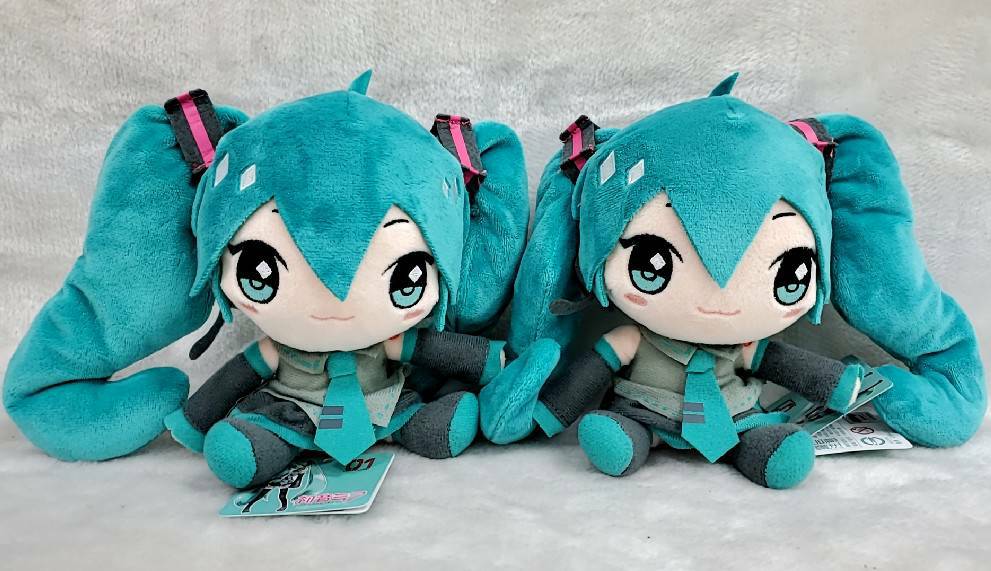 大賀屋 正版 初音 12吋 玩偶 布偶 娃娃 布娃娃 公仔 玩具 擺飾 裝飾 miku 初音未來 T00120801