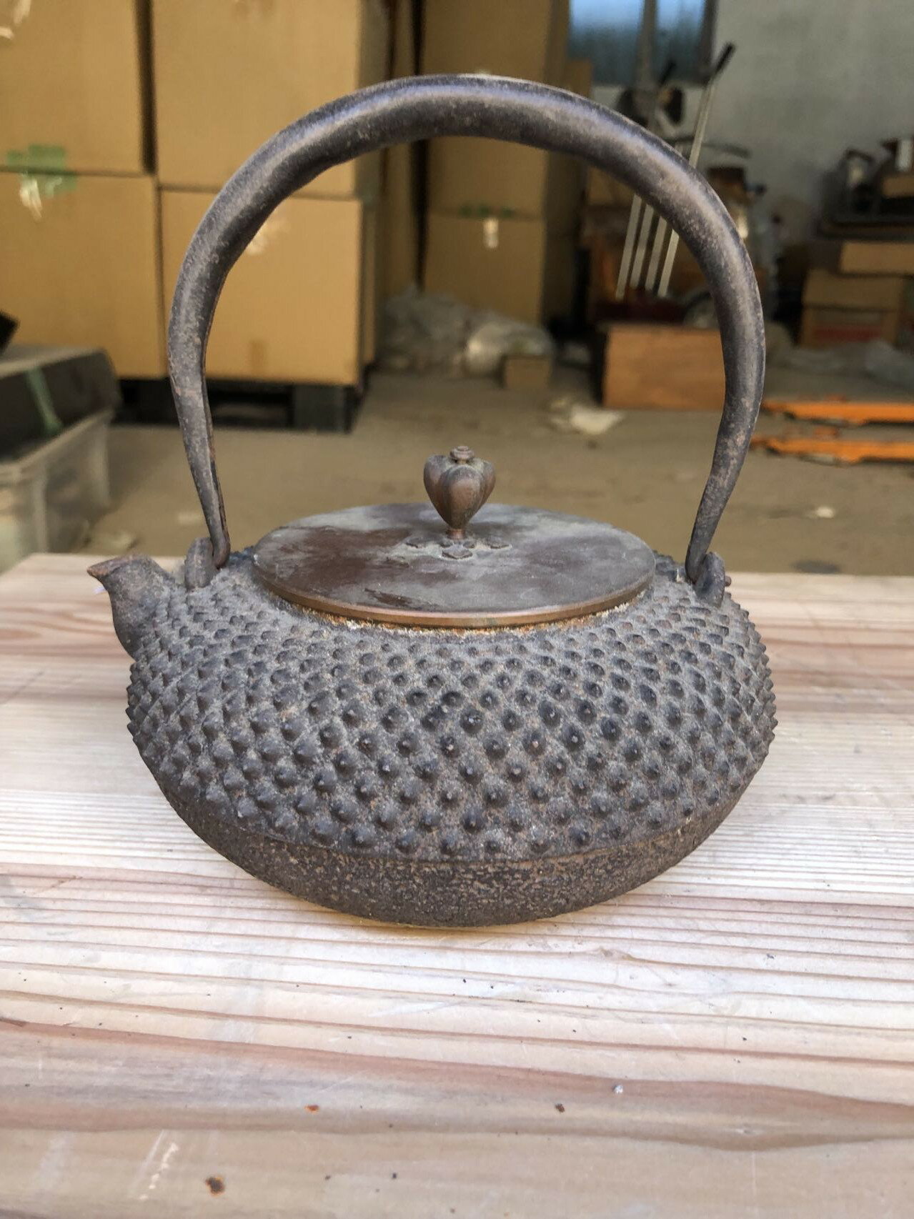 日本回流龍文堂老鐵壺一把，銅蓋內有款，容量1升左右，尺寸如圖