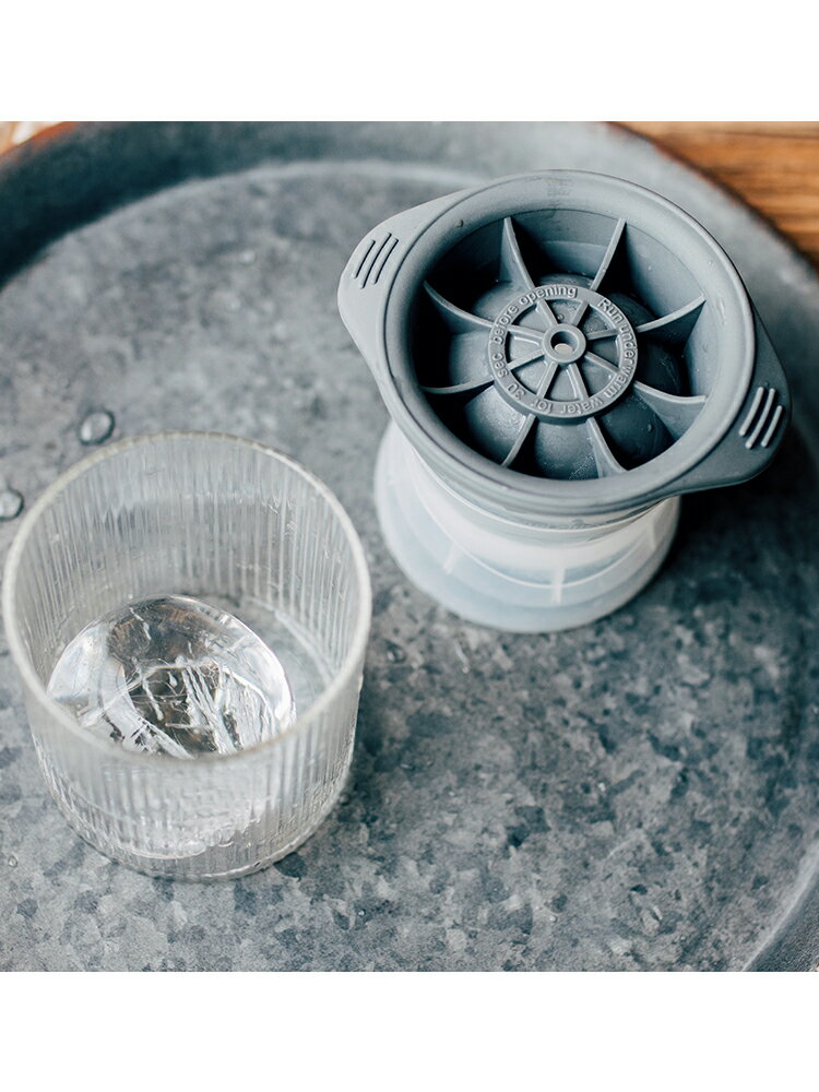 球形冰格模具矽膠製冰盒帶蓋凍冰塊神器威士忌酒圓形大冰球制作器