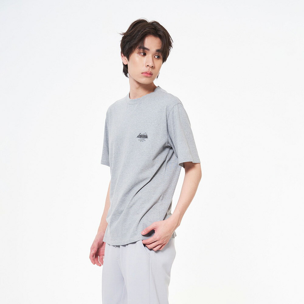 男線條山形小LOGO印花短袖T恤-麻灰色【5th STREET】【APP下單享4%點數】 ★春夏新品 2