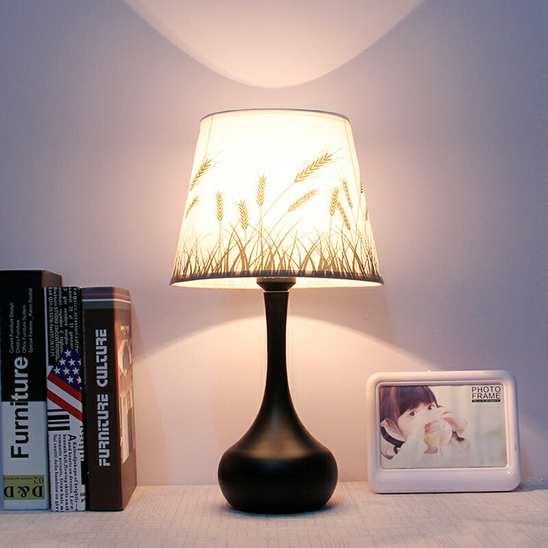 北歐臺燈暖光臥室床頭燈簡約現代喂奶臺燈美式可調光觸摸感應燈具