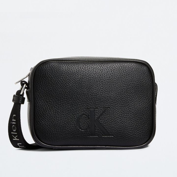 Calvin Klein 相機包 方包 荔枝紋皮革 肩揹包 斜揹包 C28066 CK(現貨)▶指定Outlet商品5折起☆現貨【送禮首選★APP下單點數4倍送】