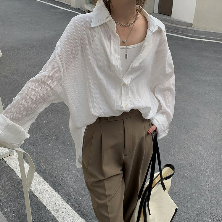 牛仔襯衫推薦到現貨~鹽系微透質感襯衫就在星辰小舖推薦牛仔襯衫