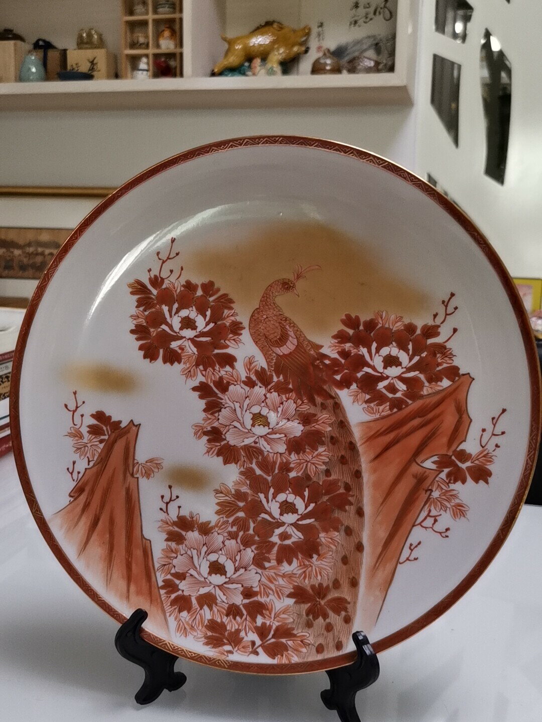 日本 九谷燒 金瀾手大賞盤 飾盤，釉上彩繪牡丹畫篇孔雀赤繪描