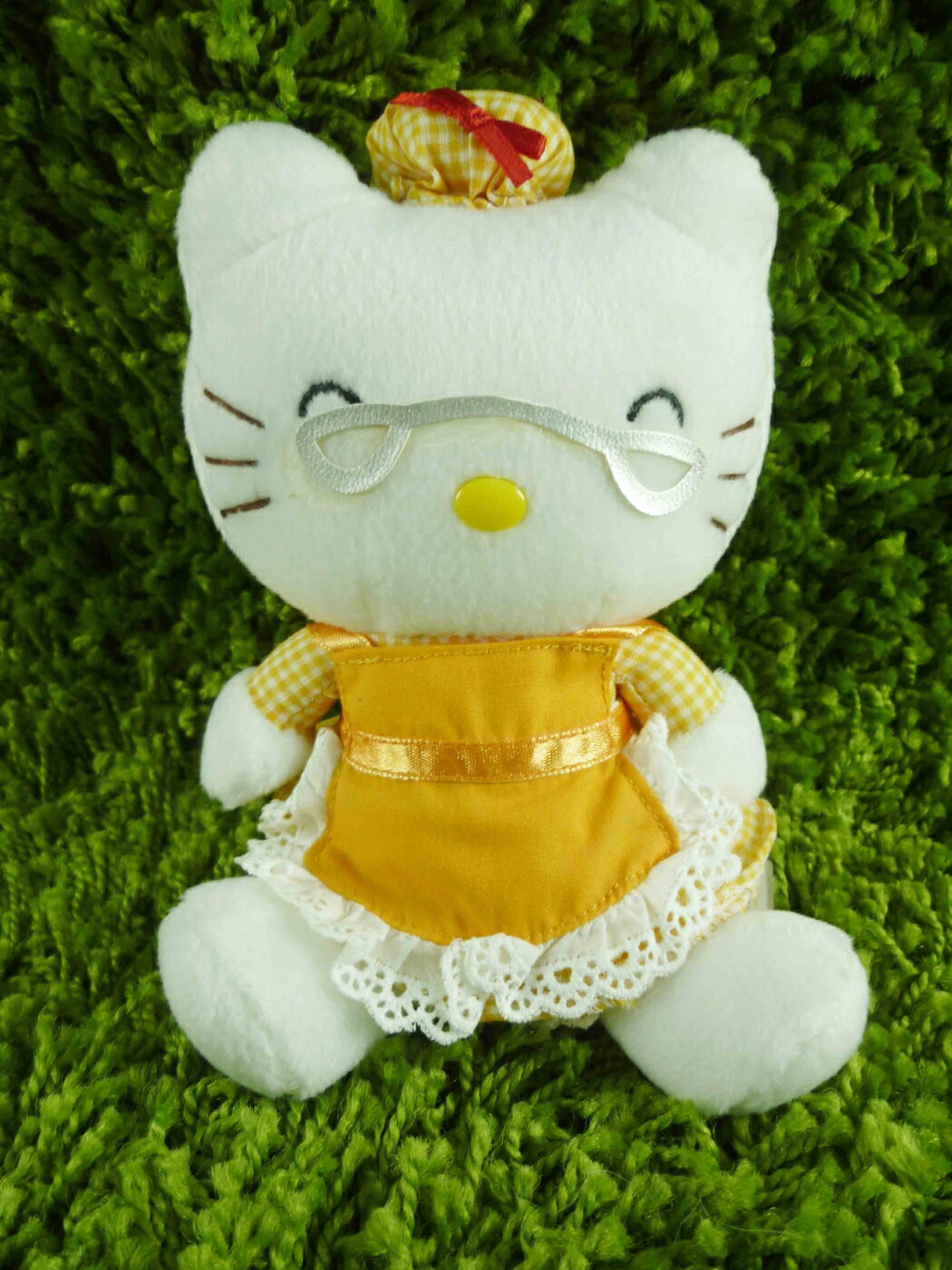 【震撼精品百貨】Hello Kitty 凱蒂貓 KITTY絨毛娃娃-KITTY奶奶圖案-黃色 震撼日式精品百貨