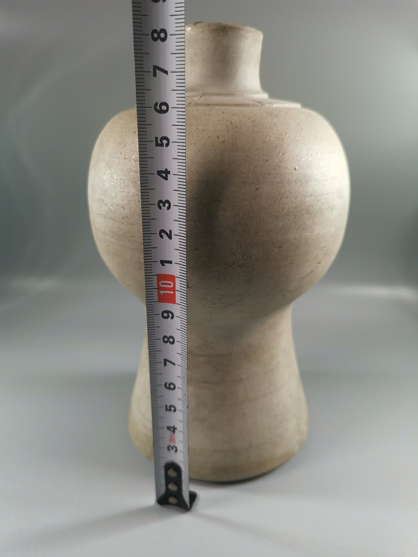 日本老白泥花瓶花入，傳統燈籠造型，全瓶僅頂部有放射刻線， | Seven柒 
