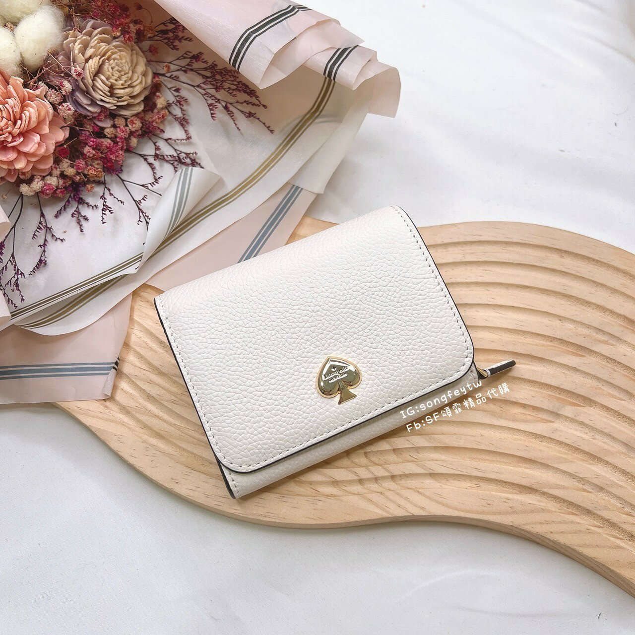美國代購🇺🇸台灣現貨 Kate spade  新款 兩折牛皮短夾 1