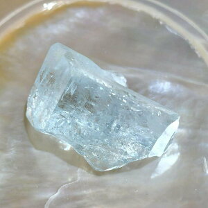 寶石級巴基斯坦海水藍寶原礦晶體230217-42號 ~好人緣、對應喉輪、增加溝通能力、也是旅行及以海維生職業的護身符