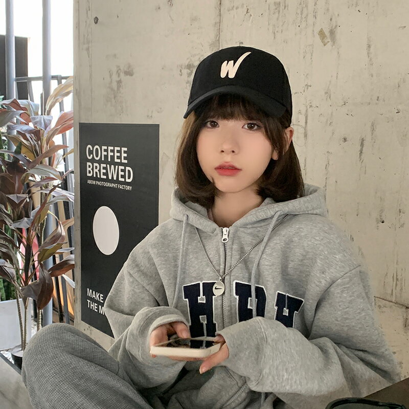 刺繡W字母棒球帽女春夏百搭ins情侶遮陽顯臉小鴨舌帽帽子黑色
