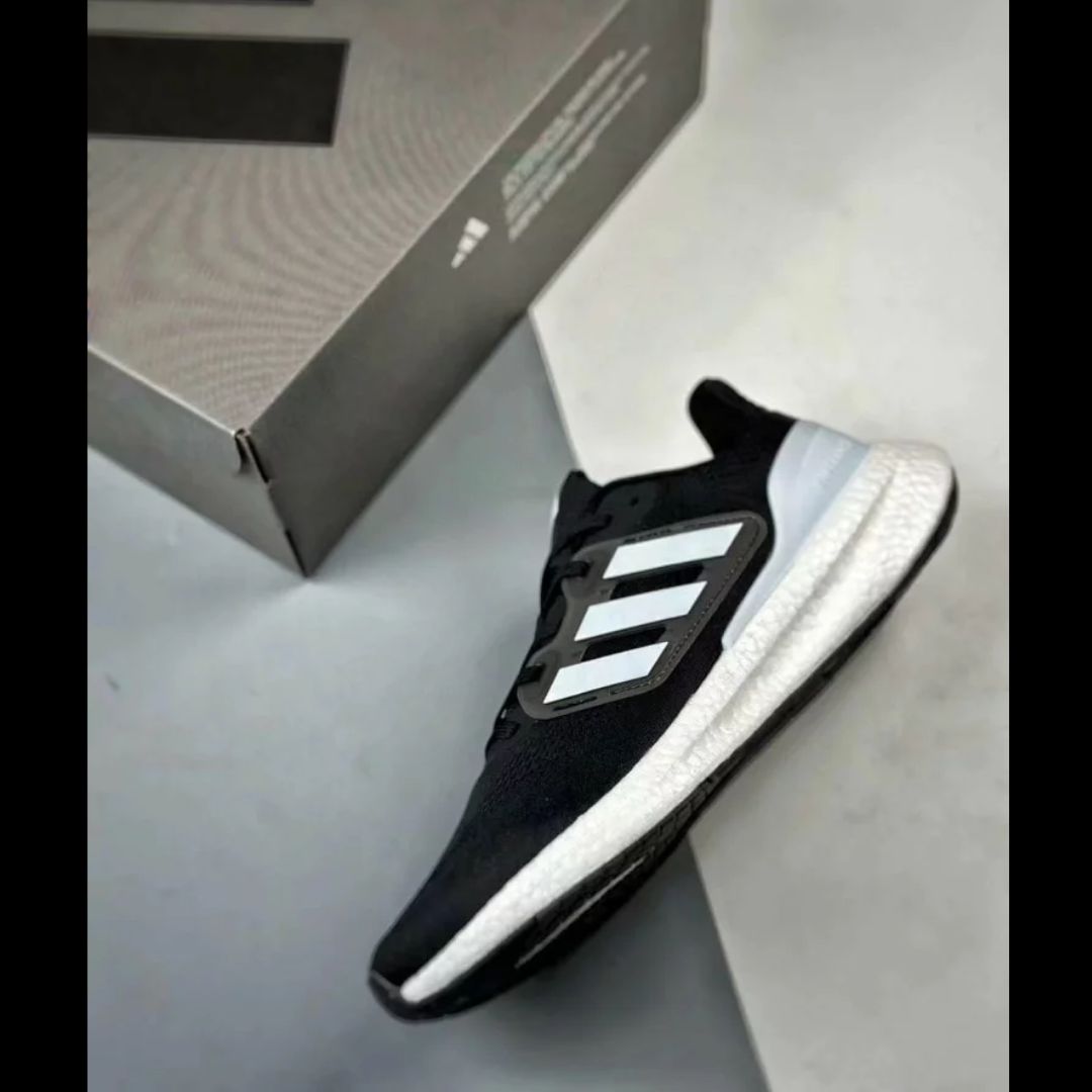 Adidas男女跑鞋系列 8折