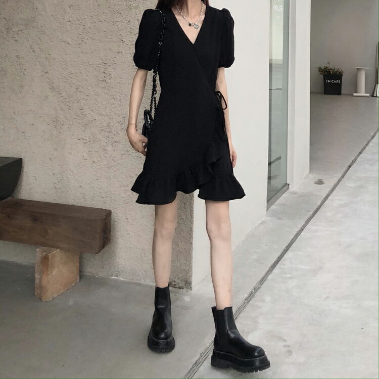 復古黑色v領綁帶短袖連衣裙女夏季年新款韓版高腰a字短裙潮