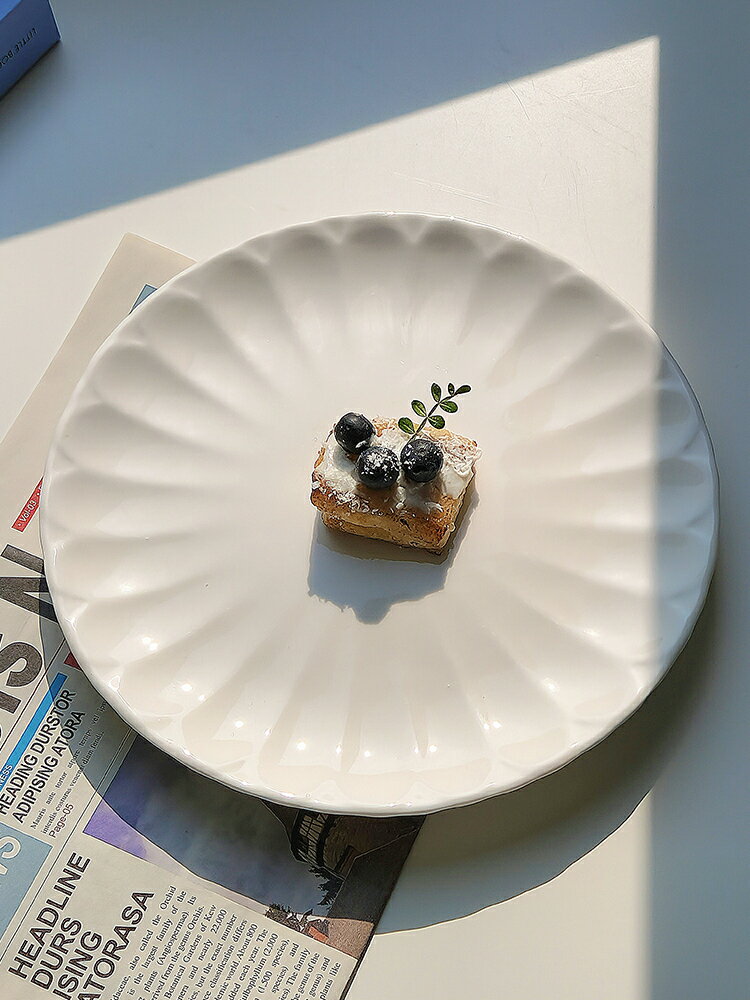 白色盤子陶瓷圓盤餐盤點心蛋糕水果餐具北歐家用菊花邊平盤