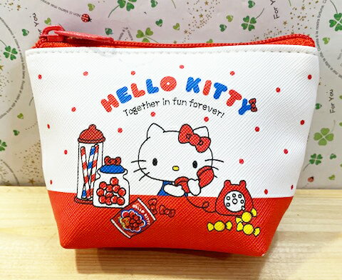 【震撼精品百貨】Hello Kitty 凱蒂貓-三麗鷗 Hello Kitty日本SANRIO三麗鷗三角零錢包*64303 震撼日式精品百貨