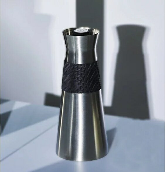 金時代書香咖啡 【Cores】時尚溫保壺 900ML C-520-BK