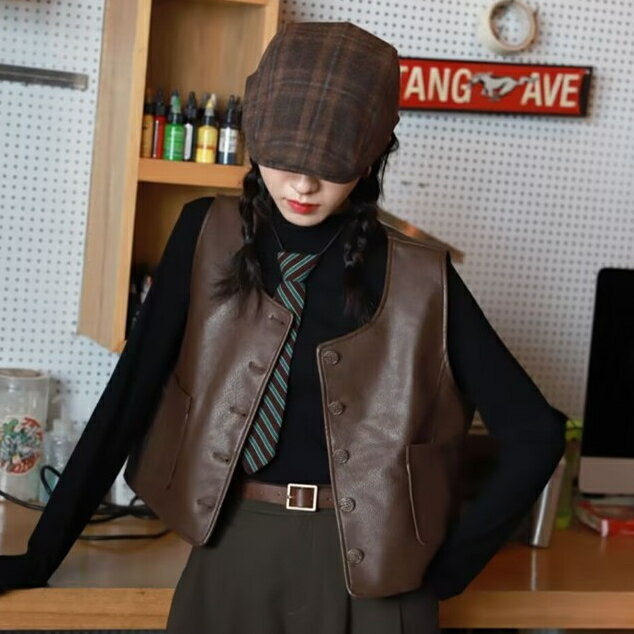 FUXI 單排扣PU皮馬甲外套女 短板背心外套 皮質馬甲外套 復古坎肩背心外套 女裝 衣服 無袖上衣