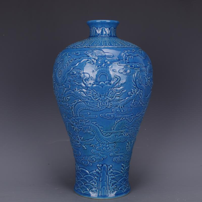 清乾隆藍地浮雕刻龍紋梅瓶仿古工藝瓷器中式客廳擺件古董古玩收藏1入