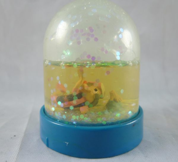【震撼精品百貨】奧莉薇 人行塑膠水晶球擺飾 震撼日式精品百貨