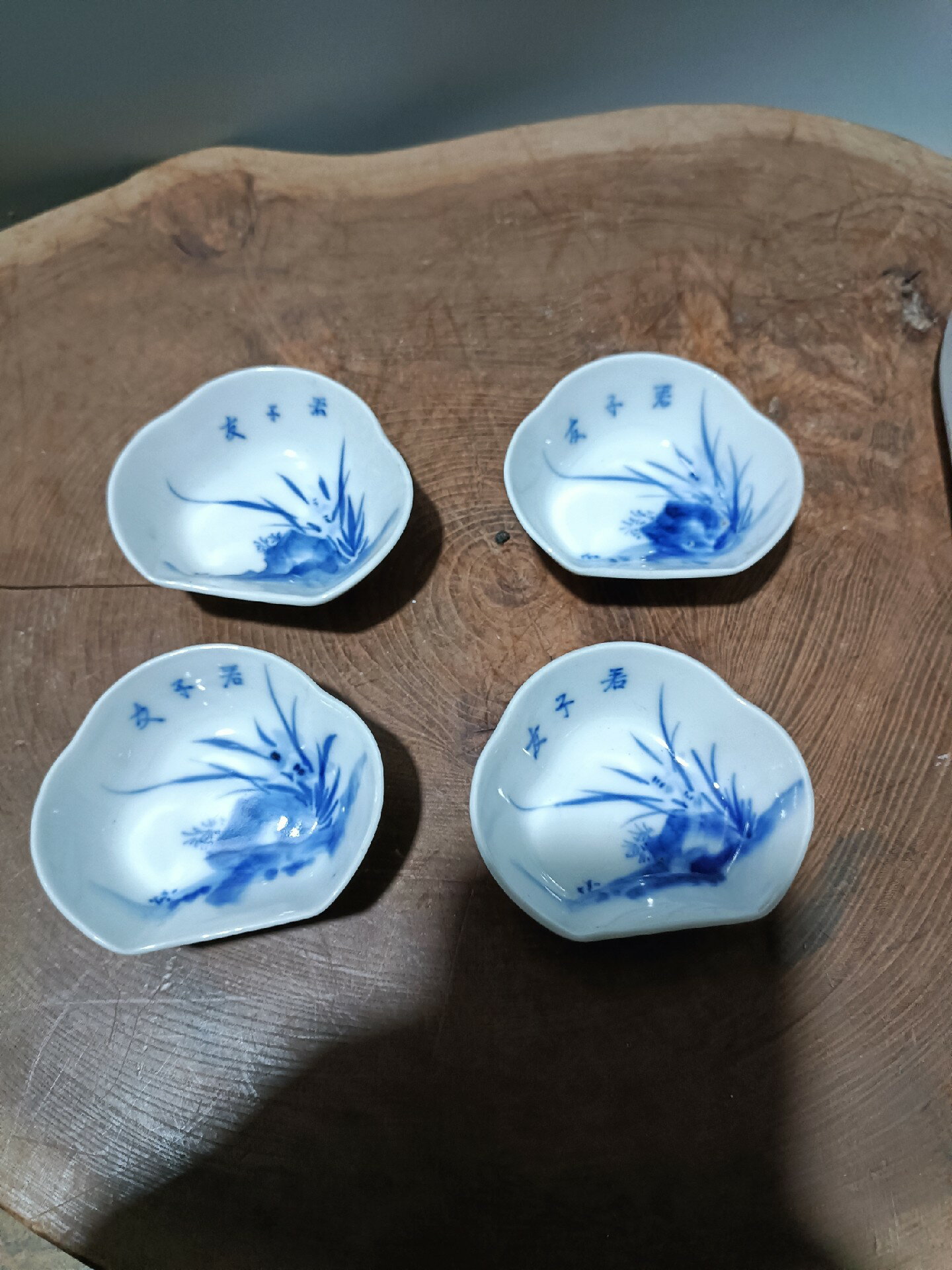 日本迴流瓷器古董昭和早期青花手繪蘭石圖，手繪畫工意境很好，筆