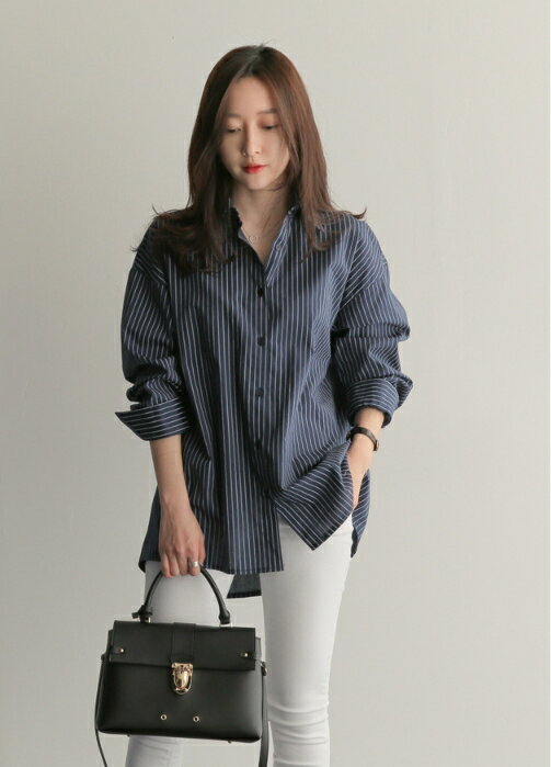 中大尺碼女裝~中長寬鬆藍條紋襯衫 女襯衫 長袖條紋襯衫 2024新款 2