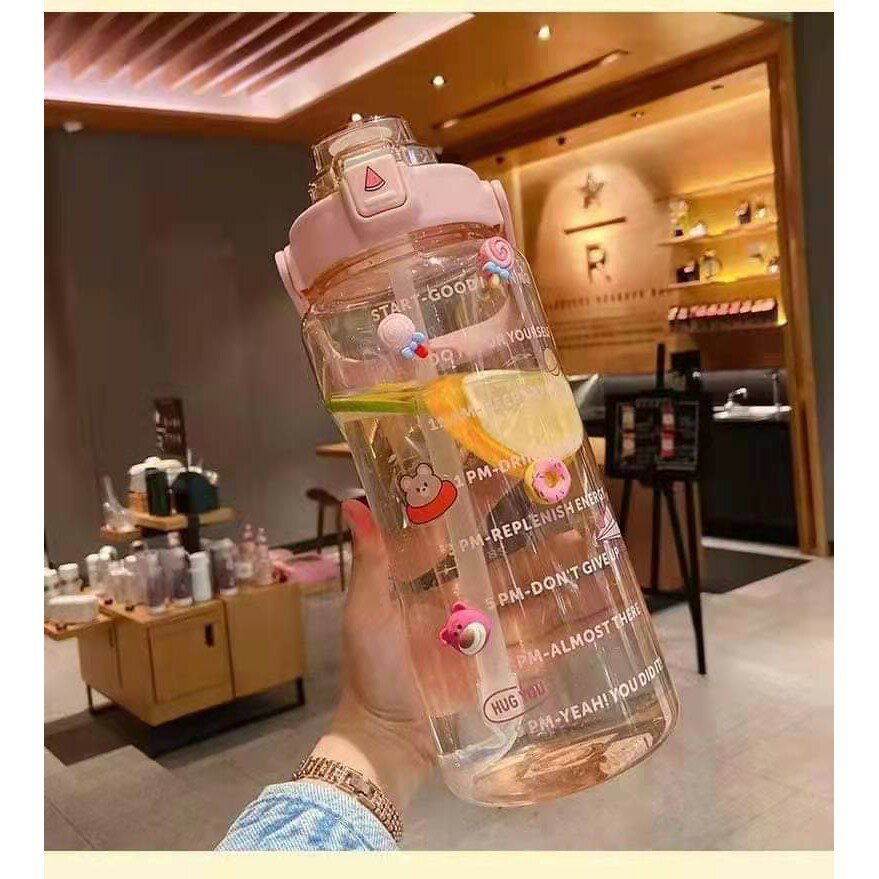 超可愛冷水壺2000ml 兒童/大人水壺 大容量水壺 cos同款運動水壺  手提水壺 吸管水壺 吸管太空杯 創意提醒水壺 3