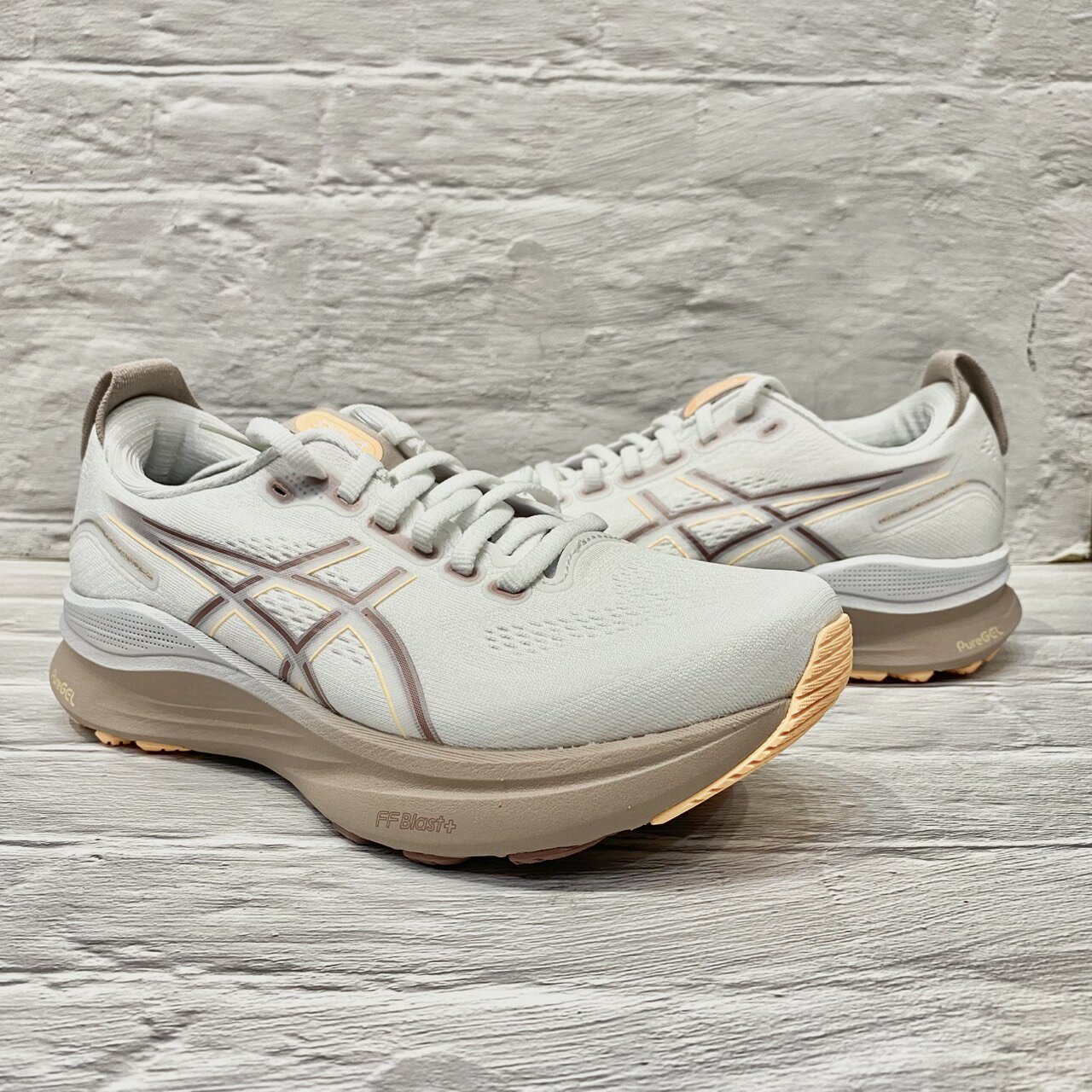 ASICS 亞瑟士 GEL-KAYANO 32 女款 跑鞋 1012B838-101