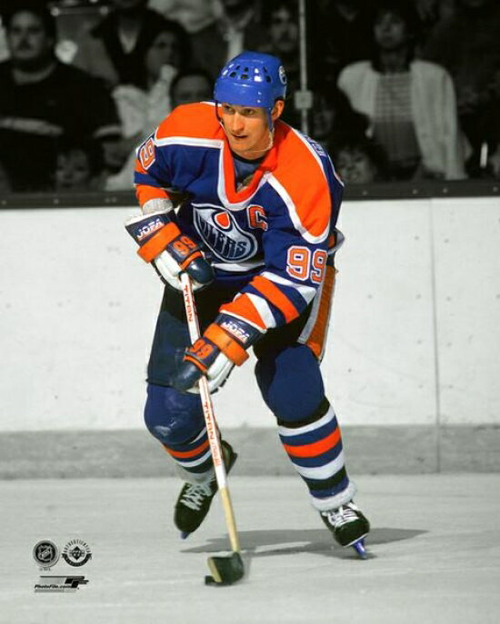 Posterazzi: Wayne Gretzky Spotlight Action Photo Print (11 x 14 ...