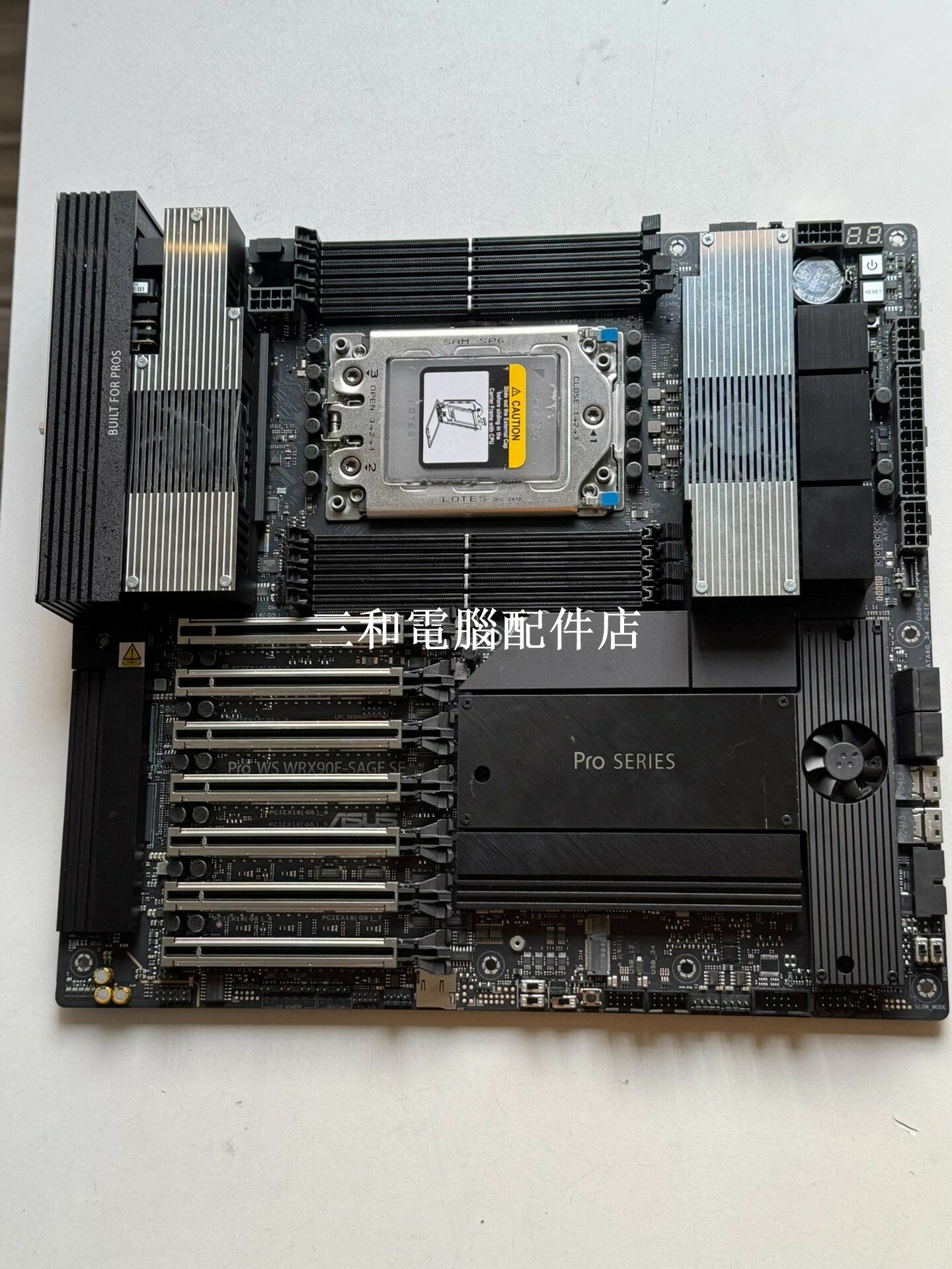 華碩Pro WS WRX90E-SAGE SE 工作站 板 新成色 E-ATX 超大 主機板 開機問題 略瑕疵 售出不退