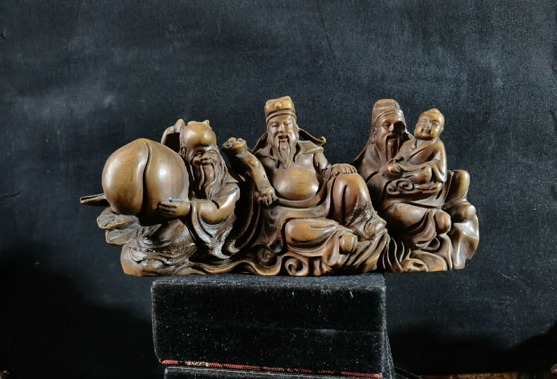 小葉黃楊木雕～福祿壽喜人物提件，長16高8厘米，重約228克